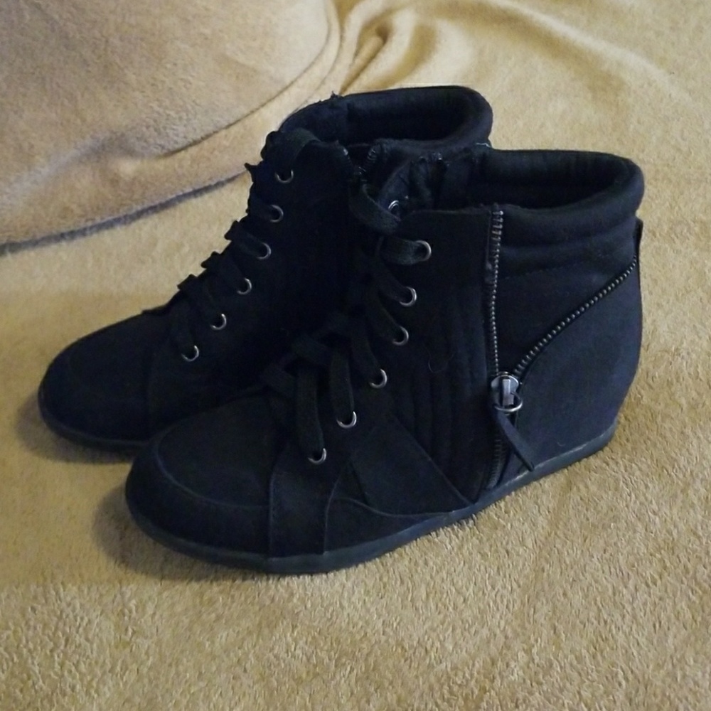 Justice Black Wedges! Girls sz 4